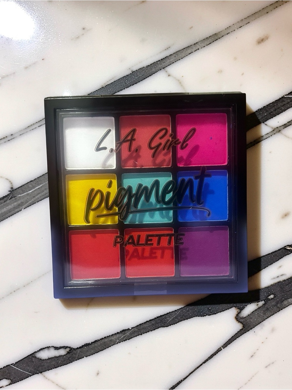 Vibrant Pigment Eyeshadow Palette — Multicolor